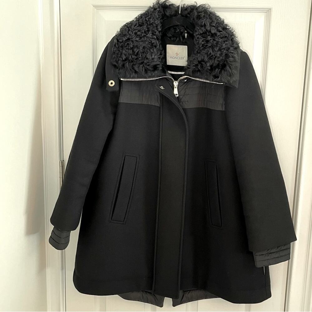 Moncler Eridan Giubbotto Jacket Size 4 Fur collar Kalgan lamb Black EUC Auth. XL